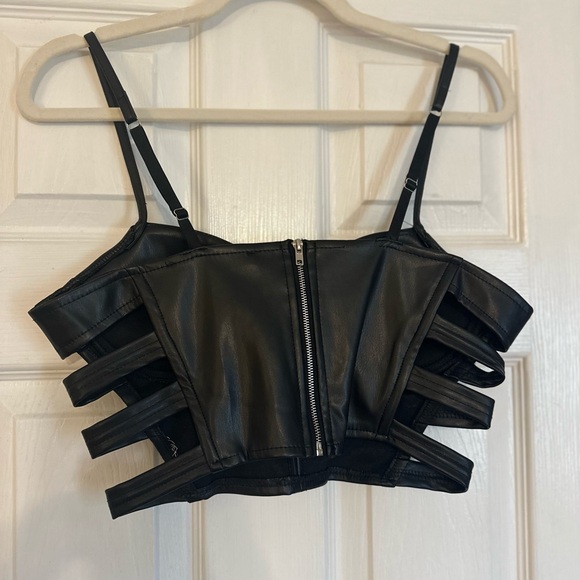 Chic Black Faux Leather Bustier Crop Top Women’s Sz M - Picture 8 of 9